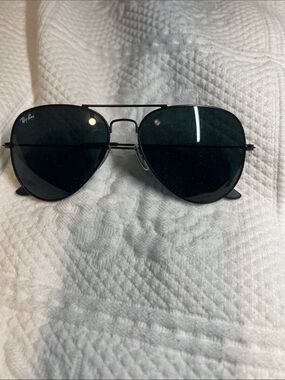 Ray-Ban Men’s Black Aviator Sunglasses with Dark Green Lenses